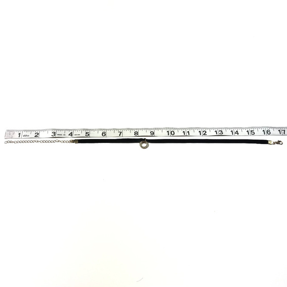 Faux Velvet Circle Diamond Choker Necklace - Picture 8 of 8